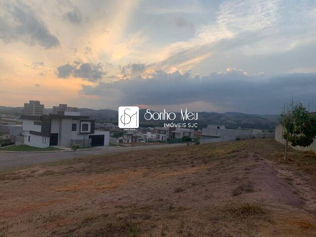 Venda em Condomínio Residencial Colinas do Paratehy - São José dos Campos