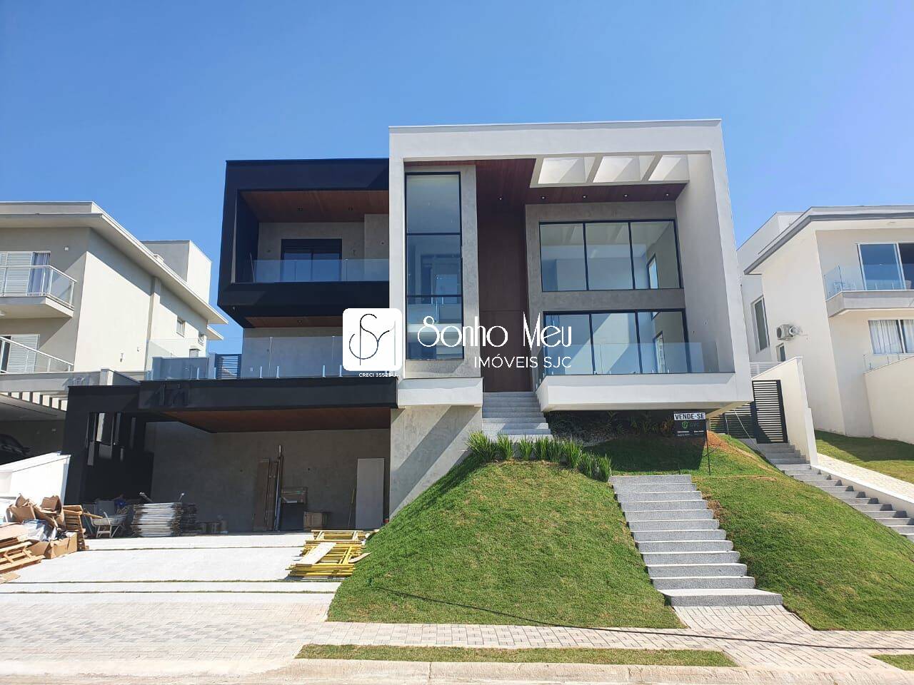 Casa à venda com 4 quartos, 450m² - Foto 1