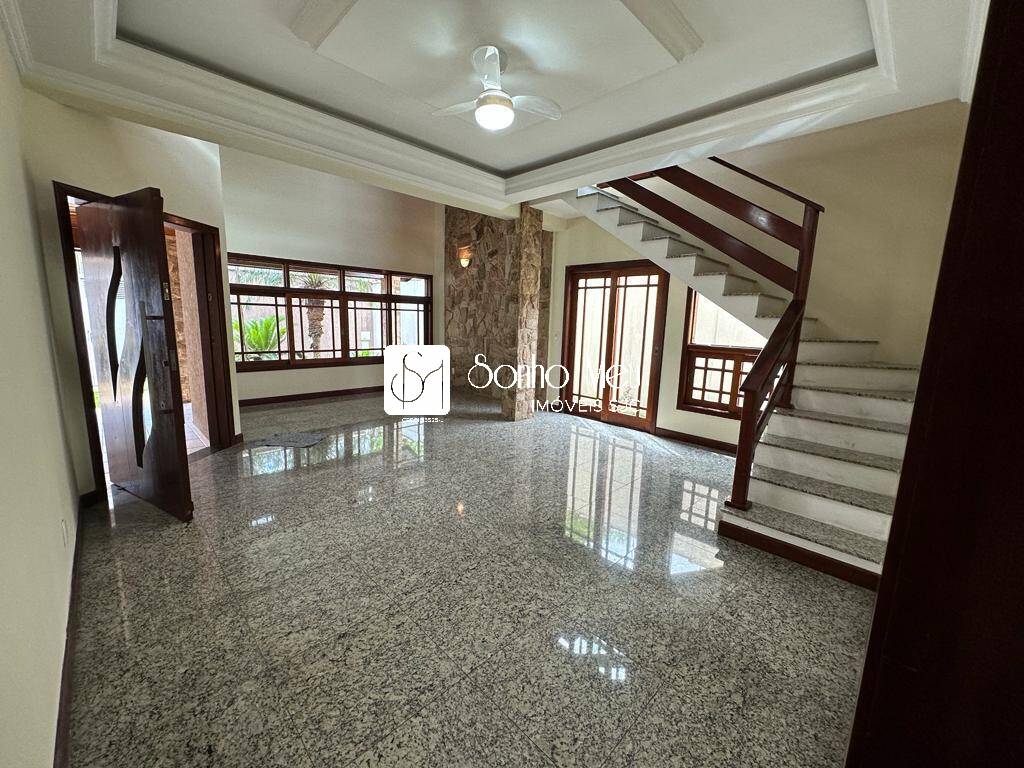 Casa à venda com 4 quartos, 376m² - Foto 1