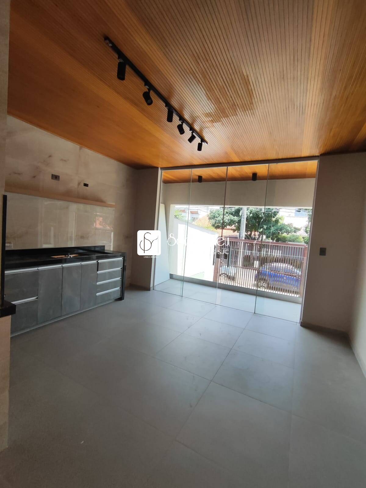 Casa para alugar com 4 quartos, 225m² - Foto 8