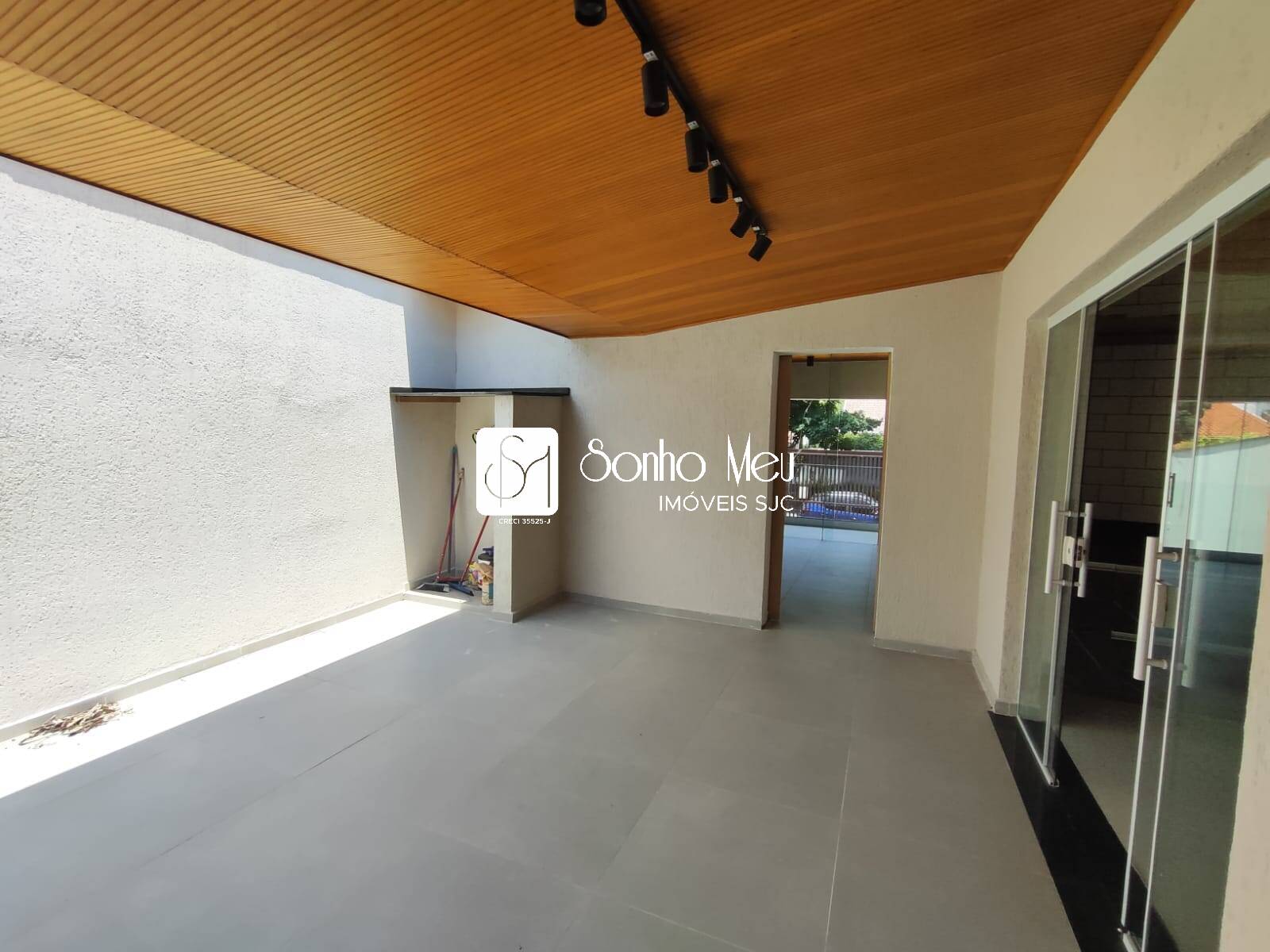 Casa para alugar com 4 quartos, 225m² - Foto 13
