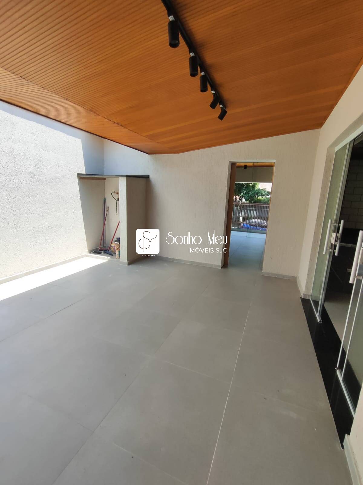 Casa para alugar com 4 quartos, 225m² - Foto 14