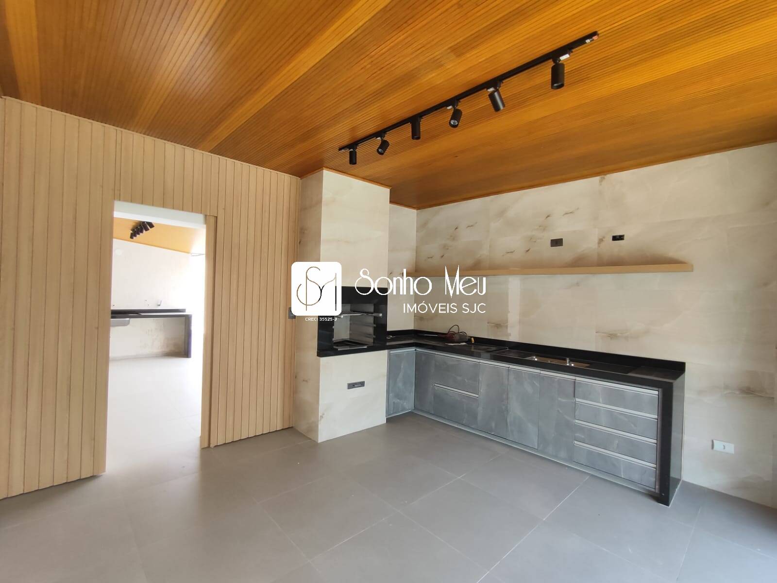 Casa para alugar com 4 quartos, 225m² - Foto 31