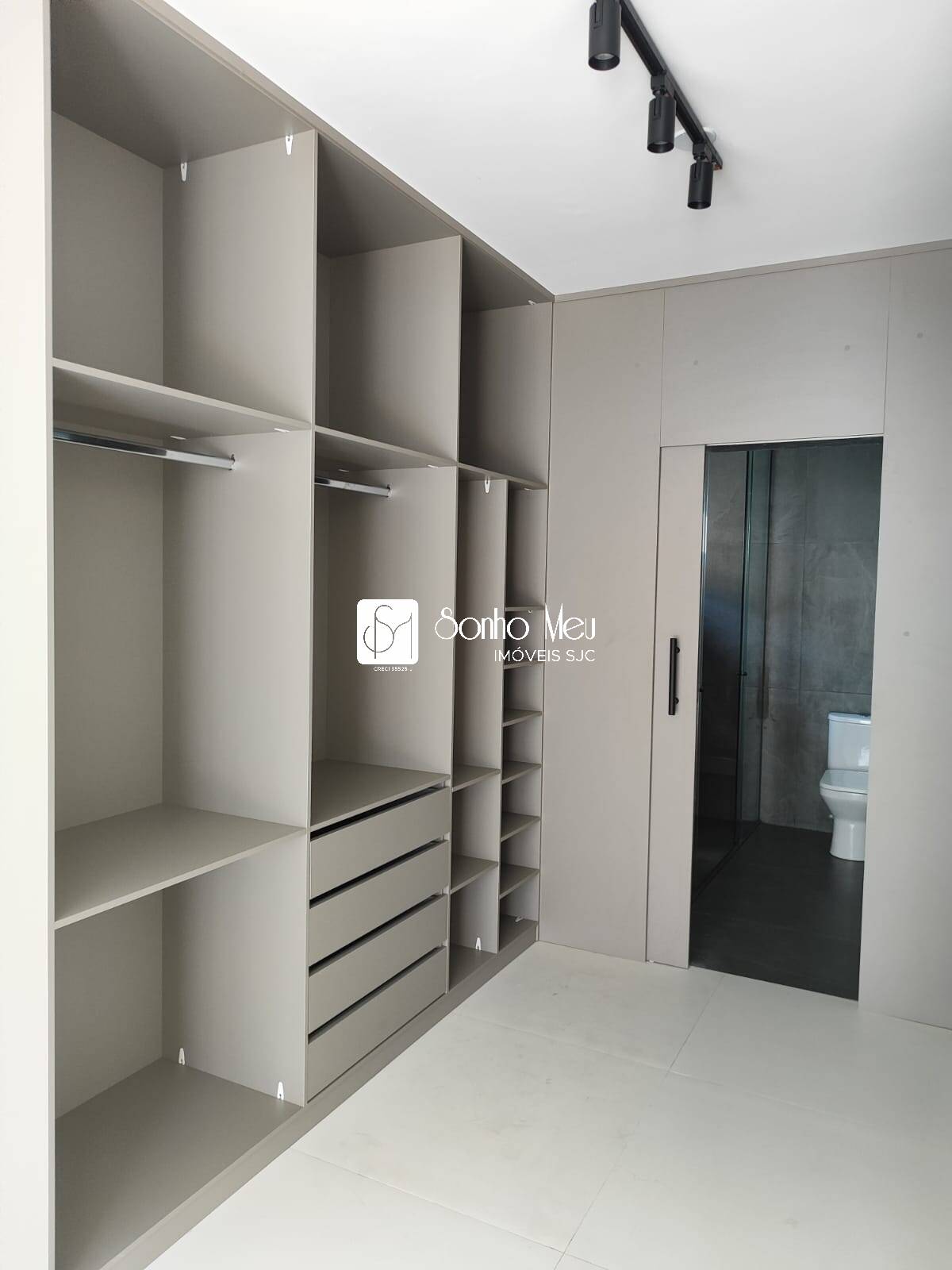 Casa para alugar com 4 quartos, 225m² - Foto 34
