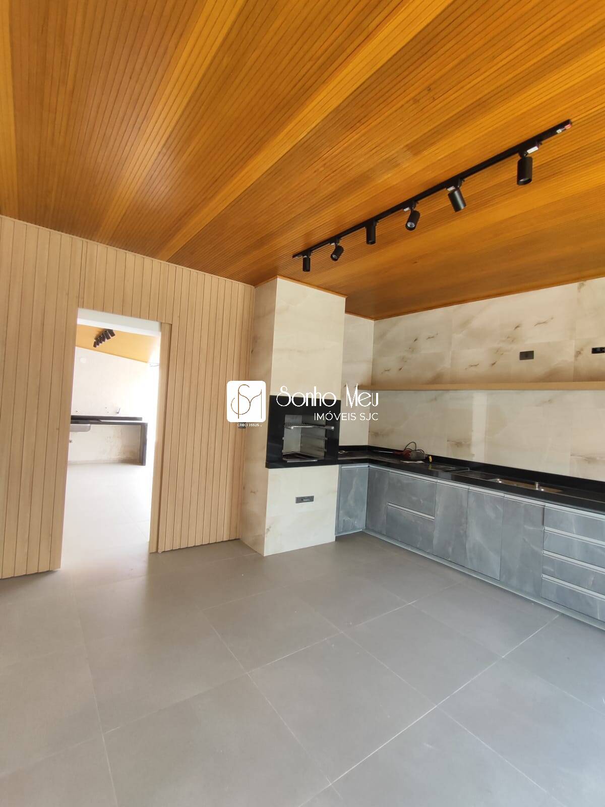 Casa para alugar com 4 quartos, 225m² - Foto 35