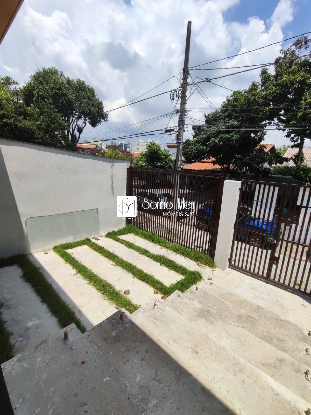 Casa para alugar com 4 quartos, 225m² - Foto 2