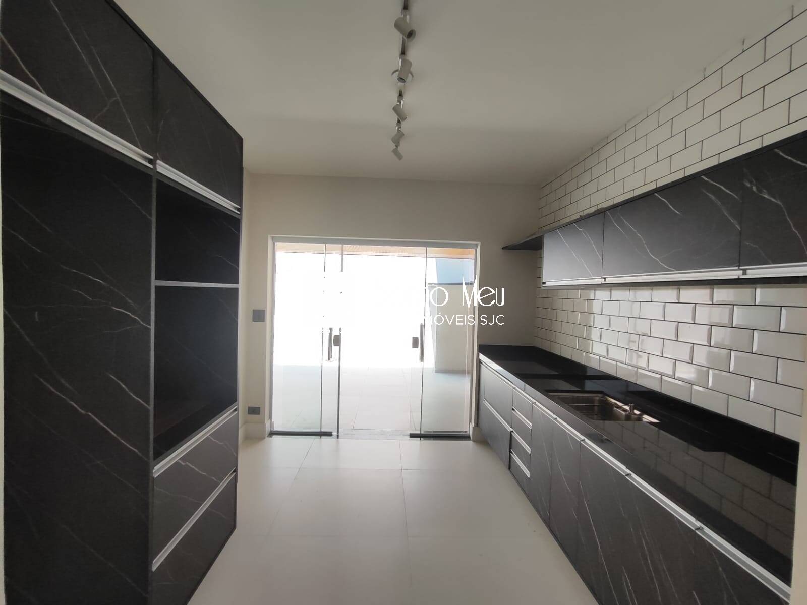 Casa para alugar com 4 quartos, 225m² - Foto 39