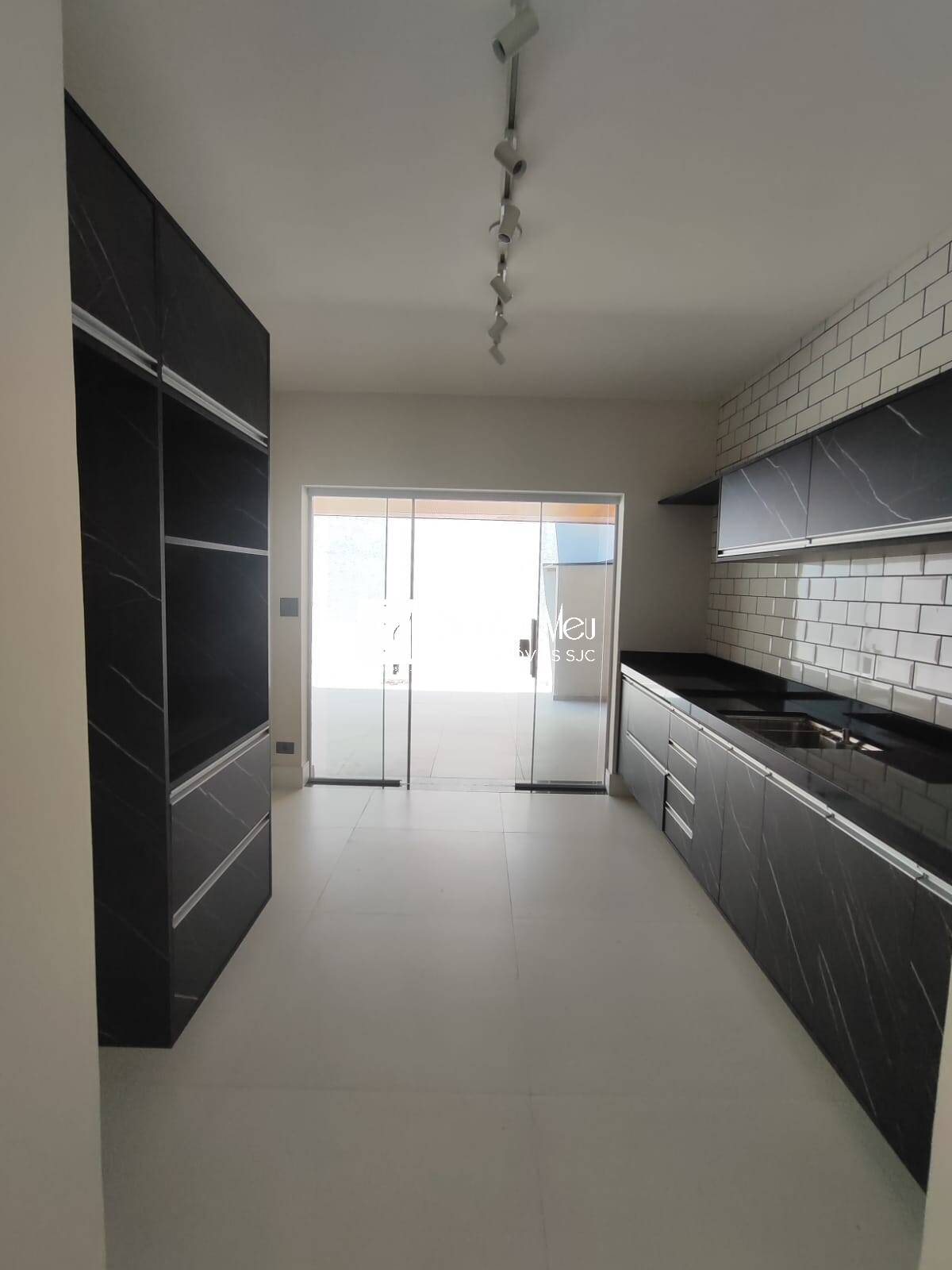 Casa para alugar com 4 quartos, 225m² - Foto 40