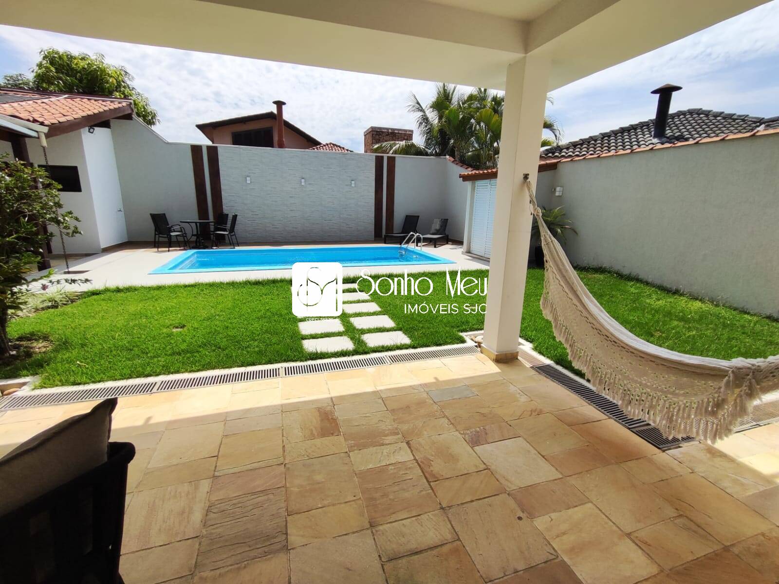 Casa à venda e aluguel com 4 quartos, 300m² - Foto 3