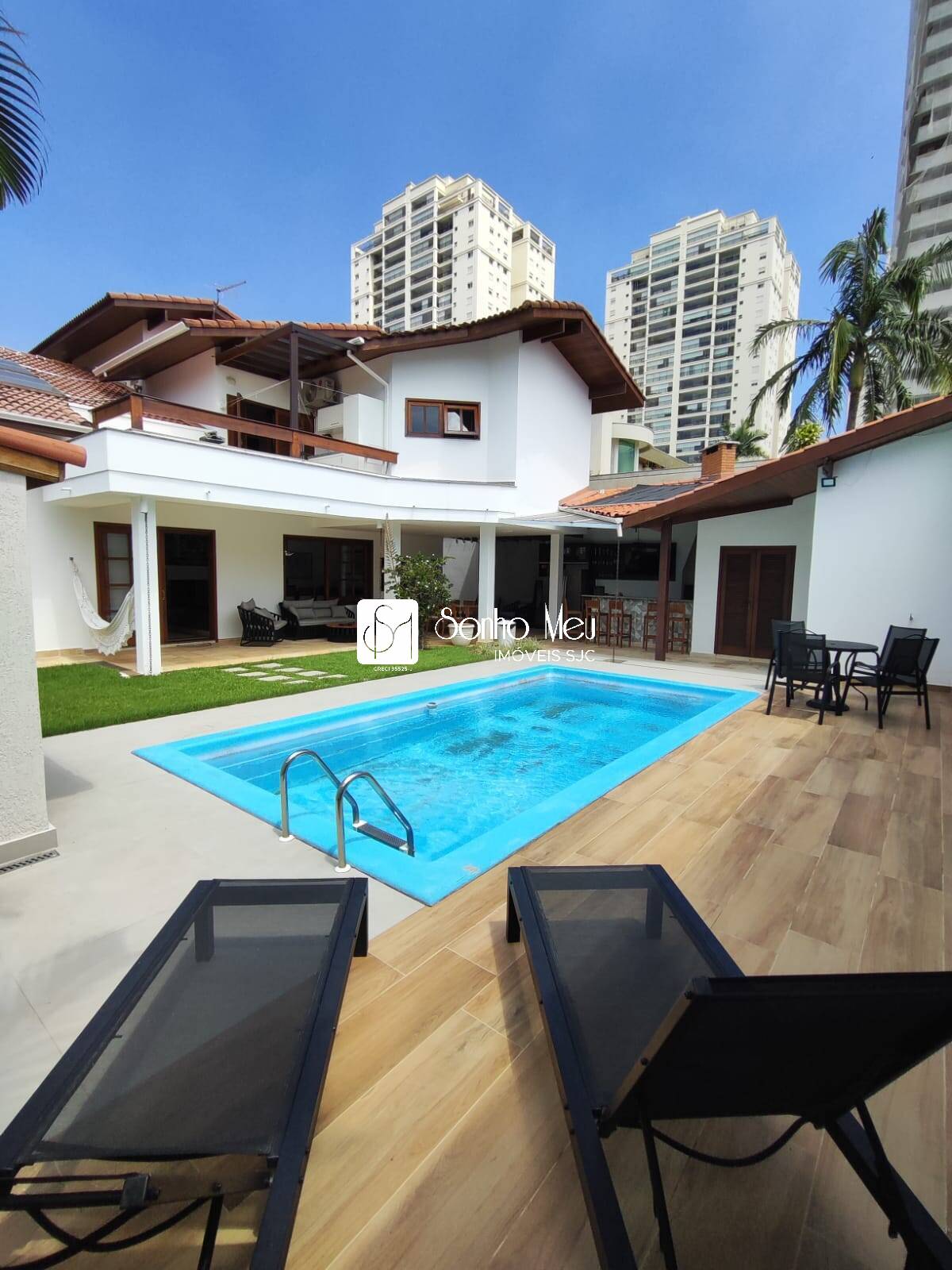 Casa à venda e aluguel com 4 quartos, 300m² - Foto 1