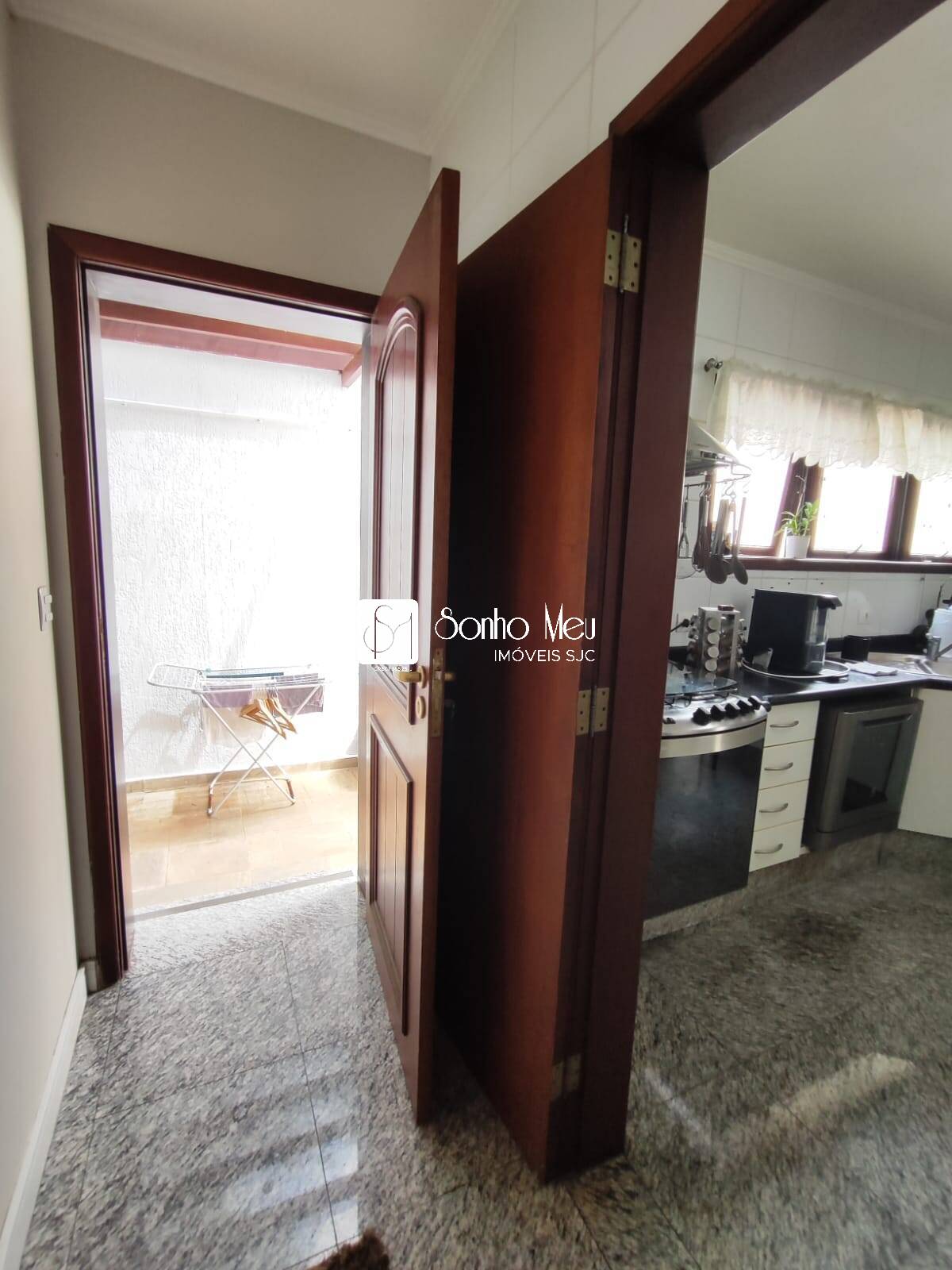 Casa à venda e aluguel com 4 quartos, 300m² - Foto 28