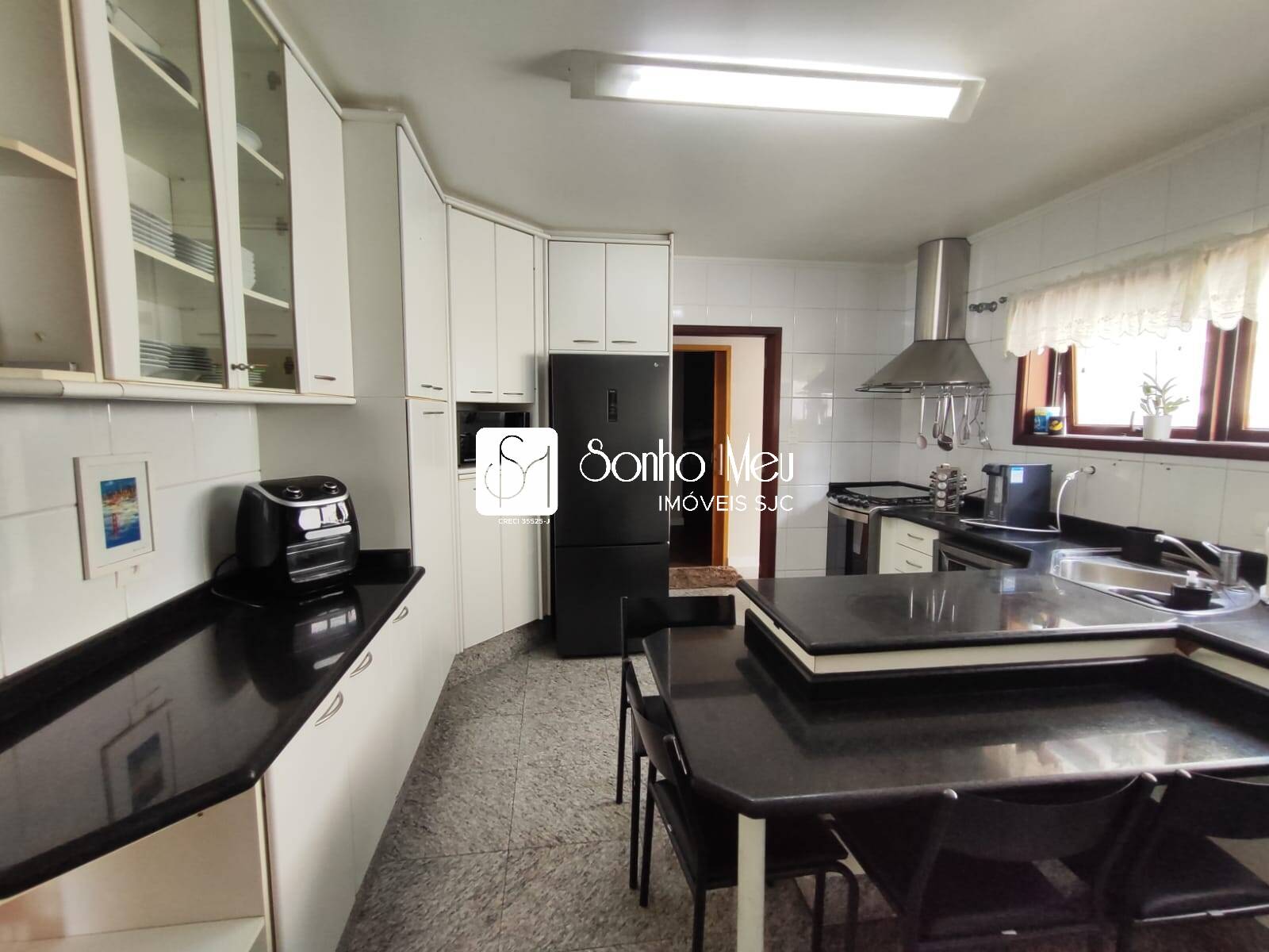 Casa à venda e aluguel com 4 quartos, 300m² - Foto 30