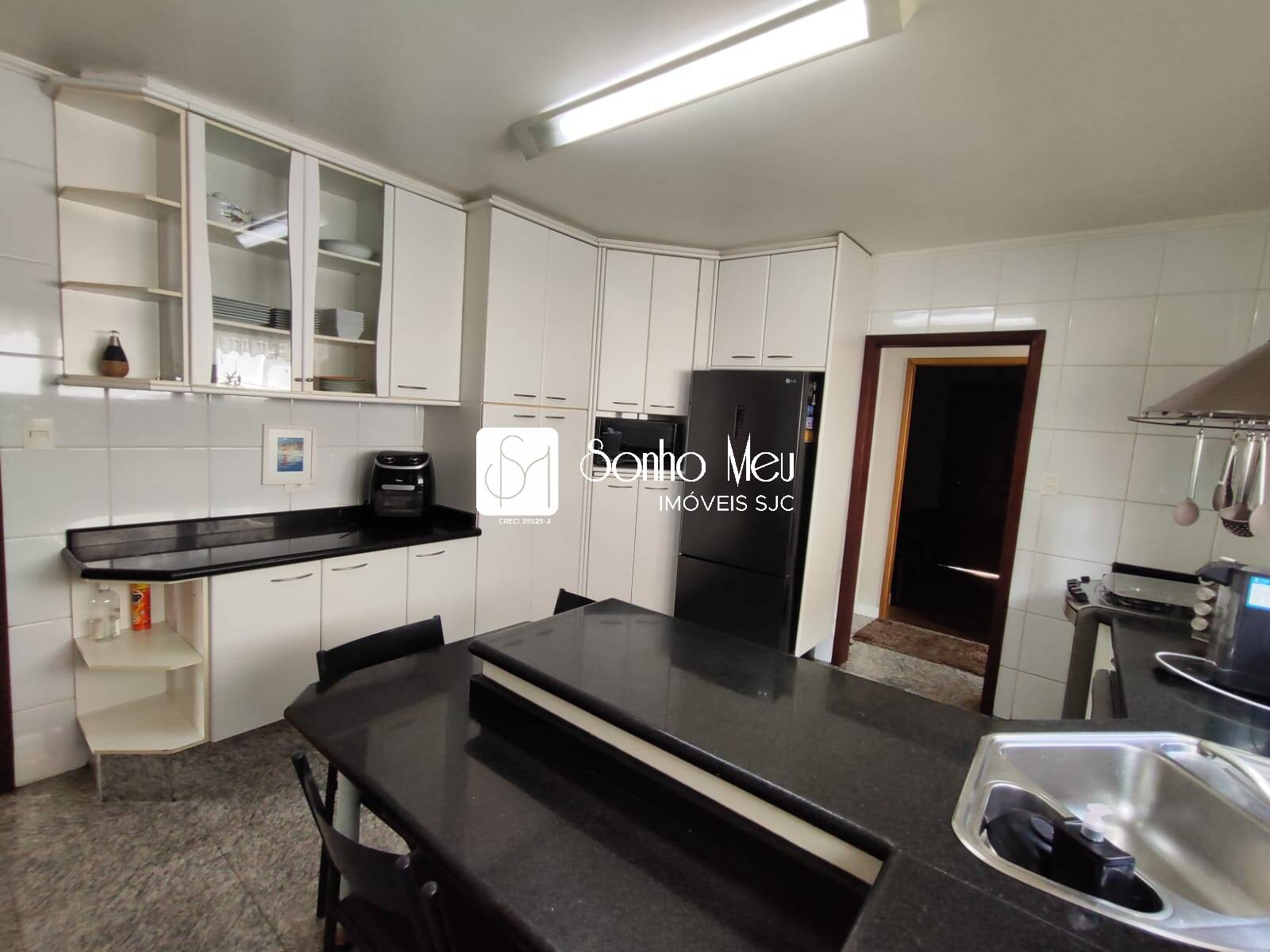 Casa à venda e aluguel com 4 quartos, 300m² - Foto 31