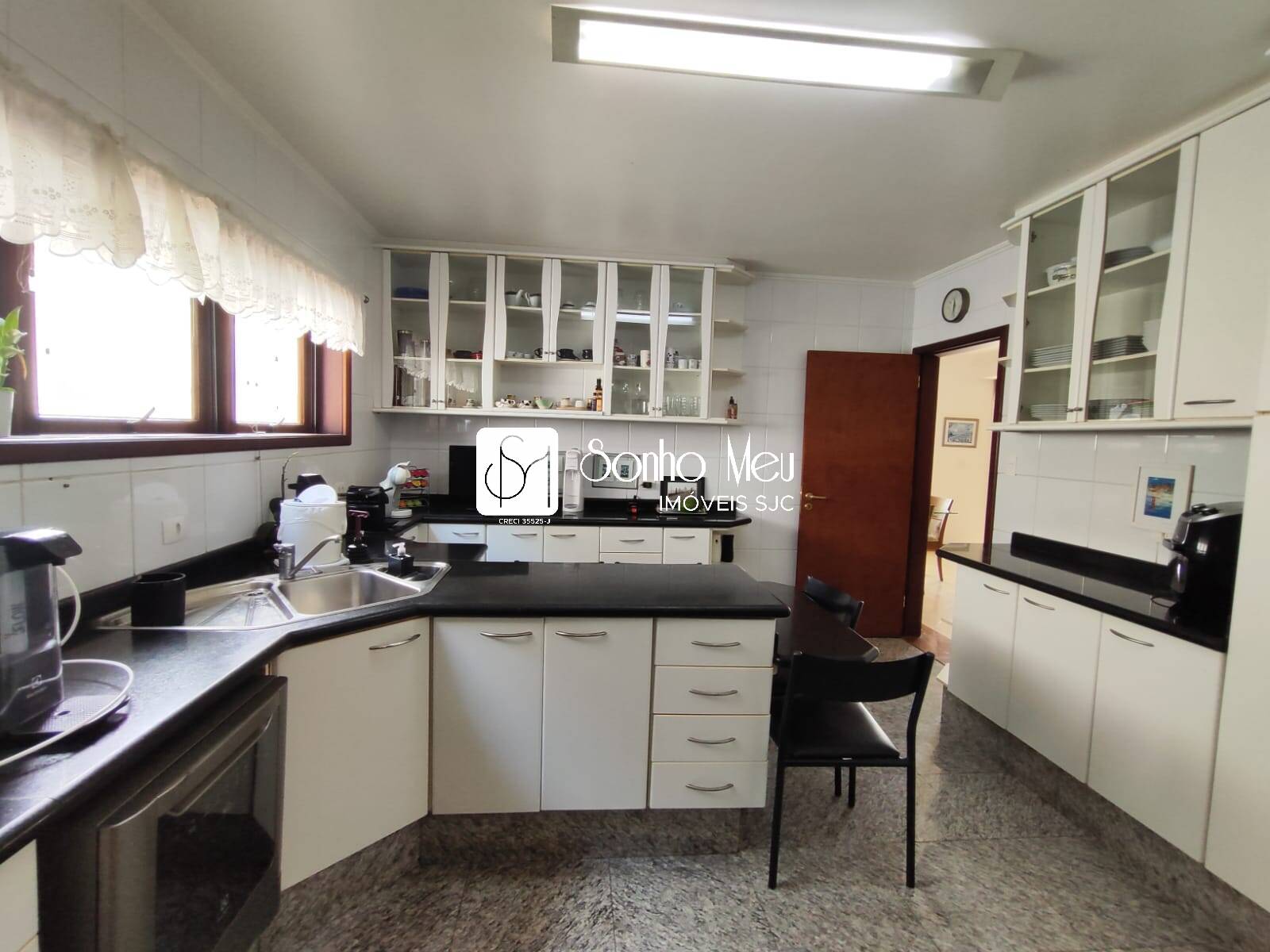 Casa à venda e aluguel com 4 quartos, 300m² - Foto 32