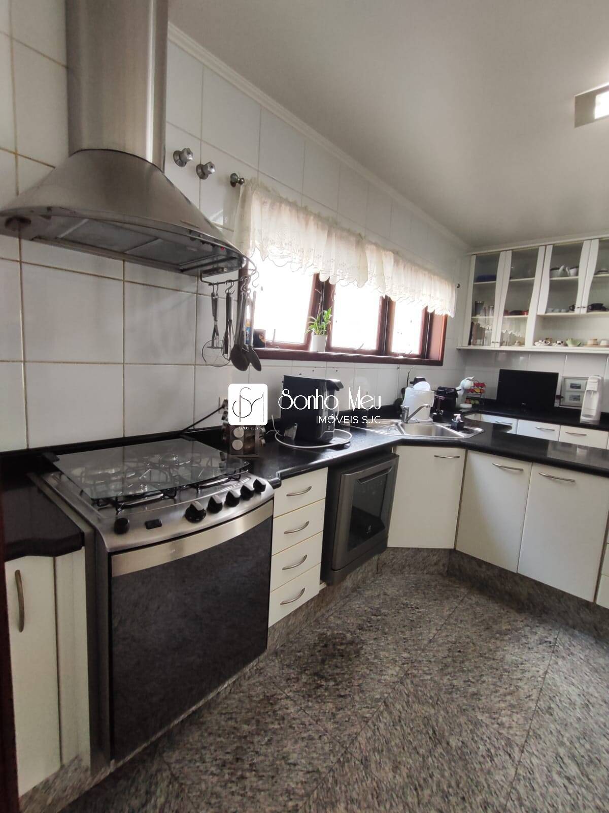 Casa à venda e aluguel com 4 quartos, 300m² - Foto 33