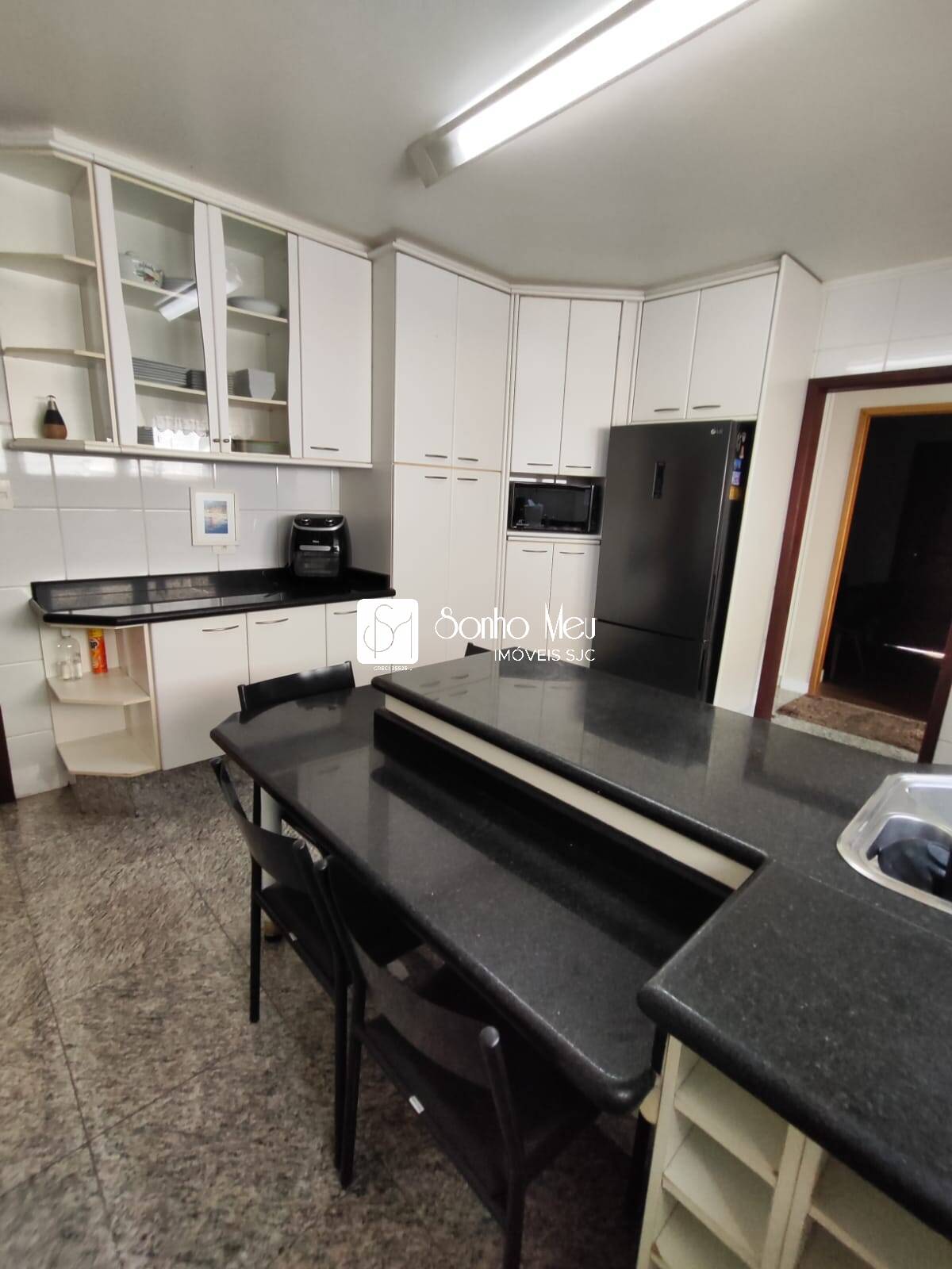 Casa à venda e aluguel com 4 quartos, 300m² - Foto 34