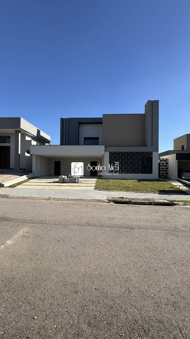 Casa à venda com 3 quartos, 310m² - Foto 1