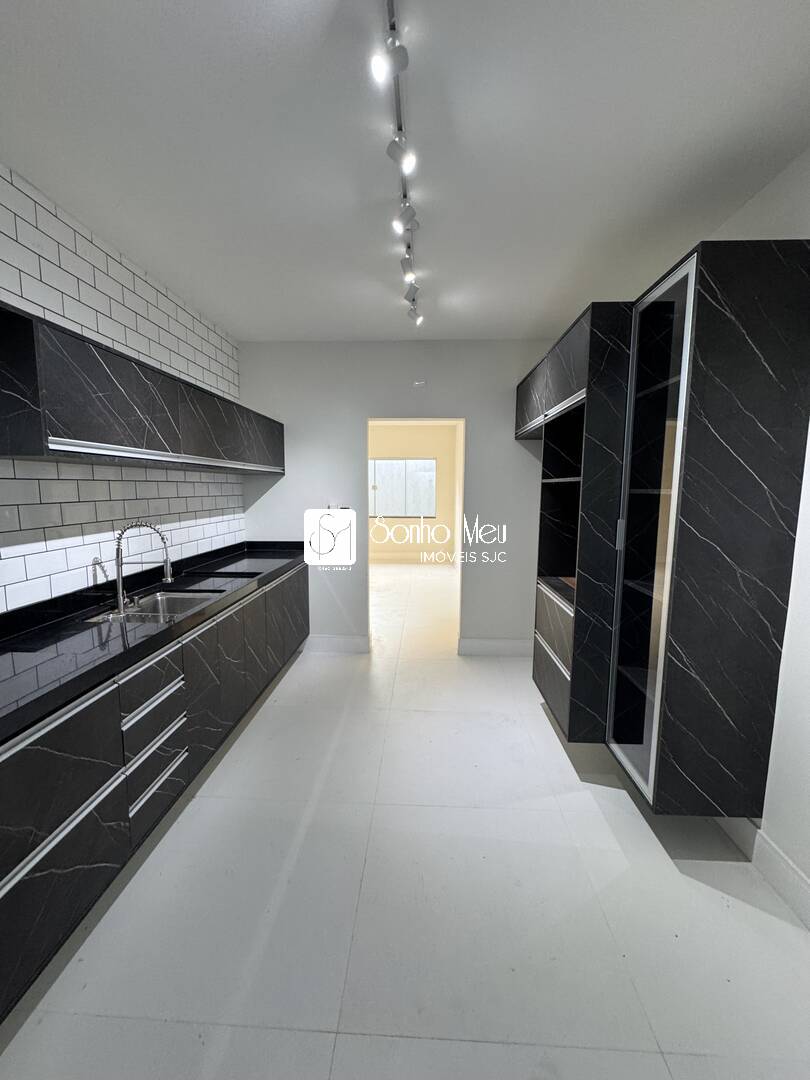 Casa para alugar com 4 quartos, 225m² - Foto 7