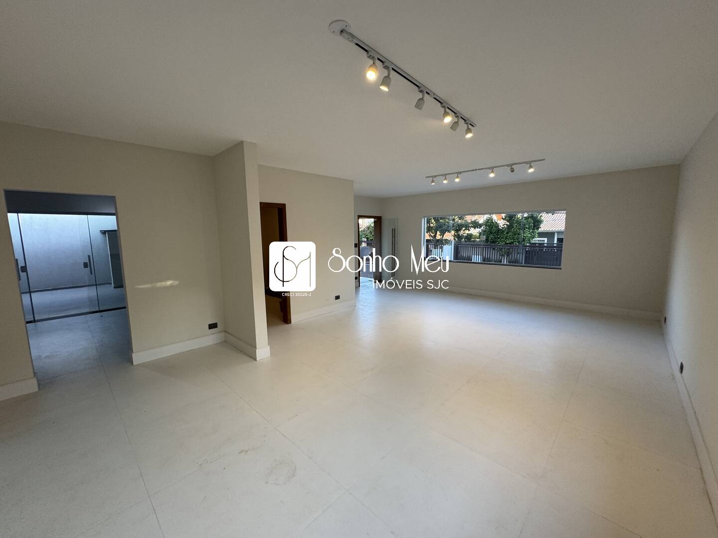Casa para alugar com 4 quartos, 225m² - Foto 14
