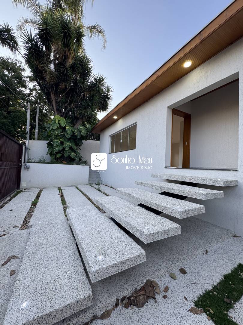 Casa para alugar com 4 quartos, 225m² - Foto 2