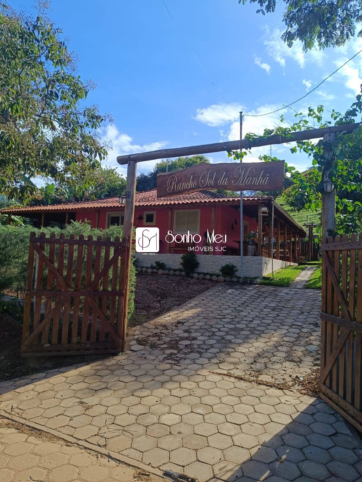 Casa à venda com 3 quartos, 90m² - Foto 2