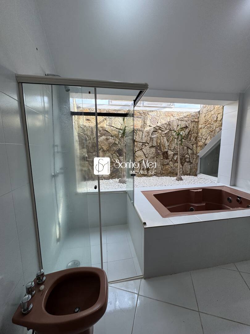 Casa de Condomínio para alugar com 4 quartos, 350m² - Foto 10