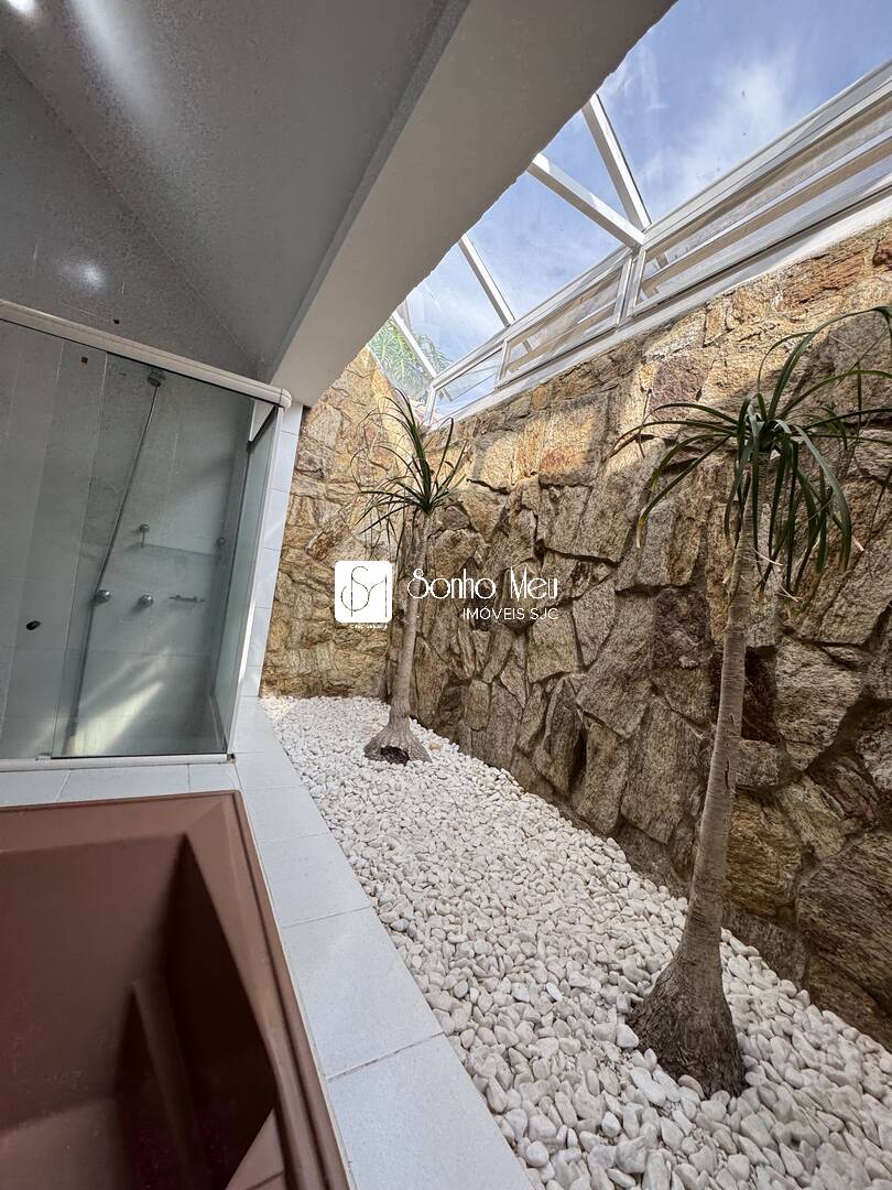 Casa de Condomínio para alugar com 4 quartos, 350m² - Foto 11