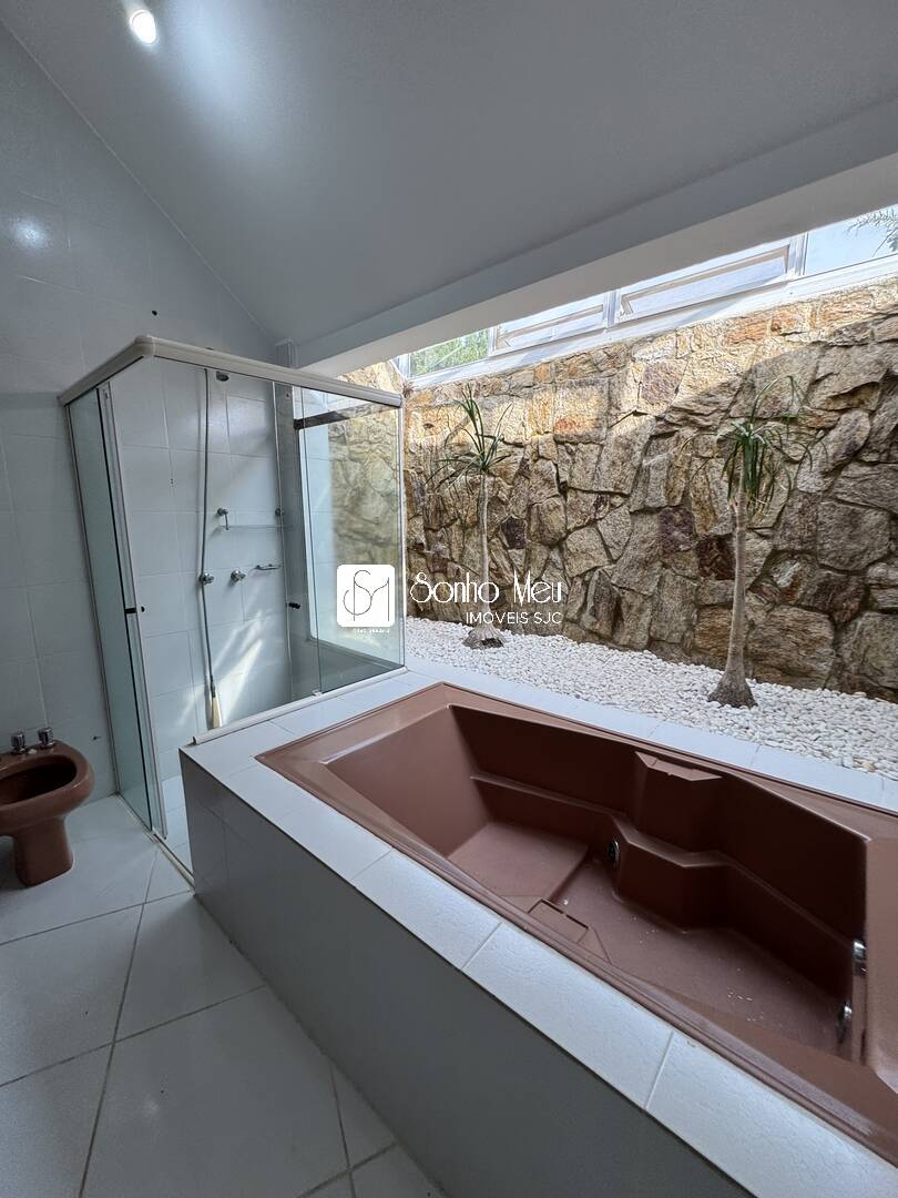 Casa de Condomínio para alugar com 4 quartos, 350m² - Foto 13