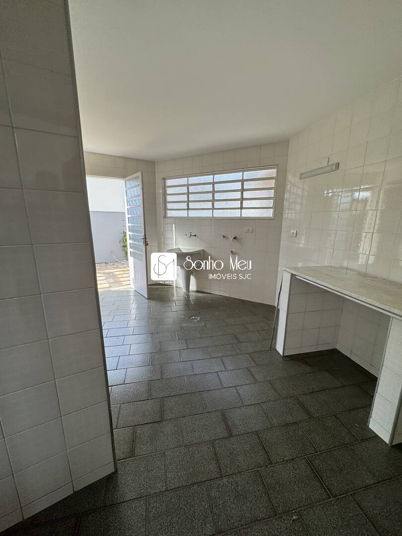 Casa de Condomínio para alugar com 4 quartos, 350m² - Foto 43